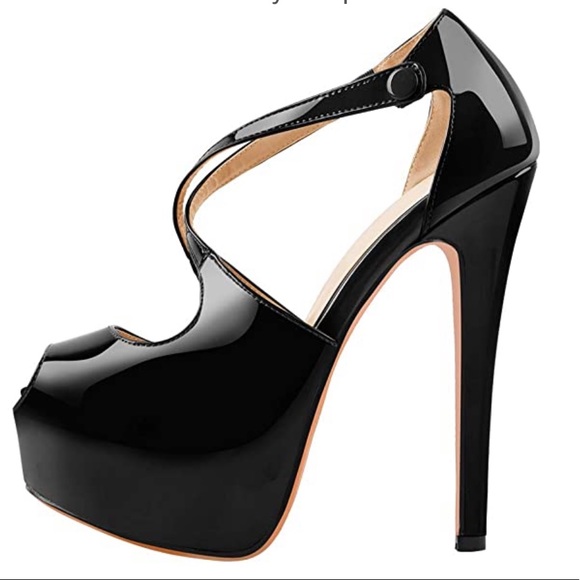 Black Pumps - Picture 2 of 14